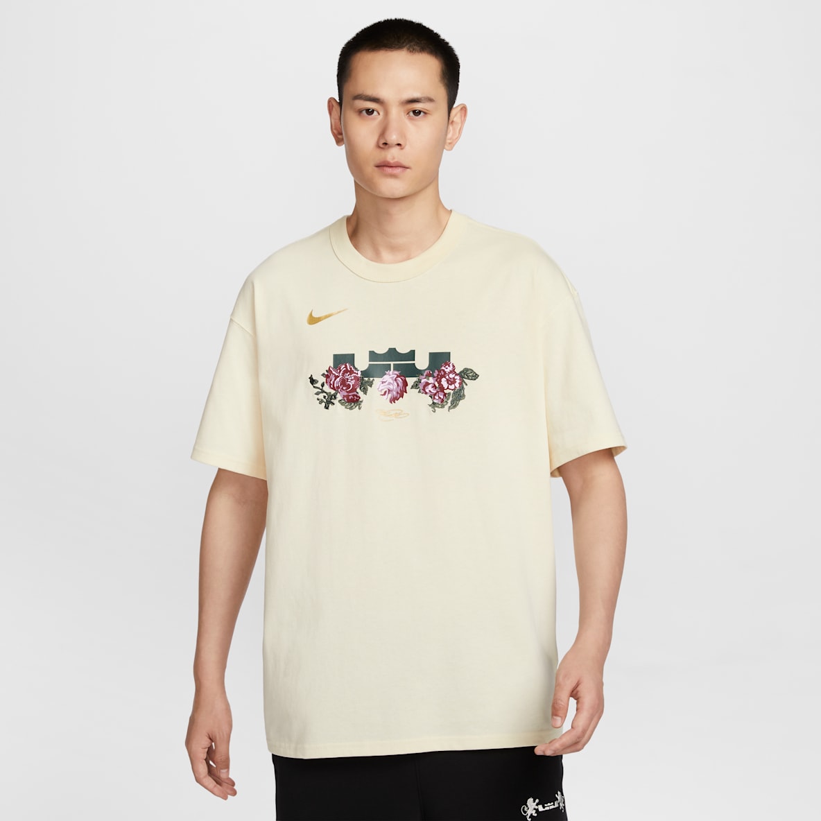 ナイキ　レブロン·ジェームズ　アジアツアーTシャツ　サイズXL　古着 NIKE公式】 レブロン・ジェームズ グラフィックTシャツ【ナイキ公式通販】